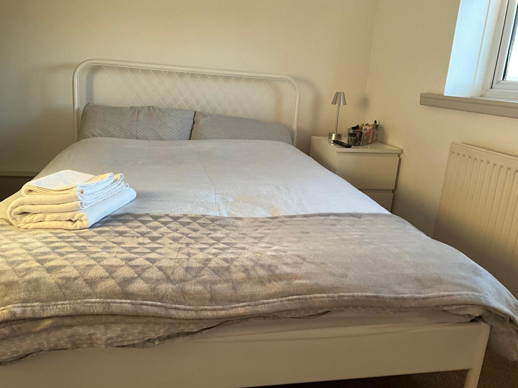 Comfy, Cosy Small Double With Wi-Fi Earley Exterior photo